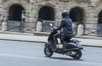 Vespa 946 125ie 3V EMPORIO ARMANI 2018 - Bild 4