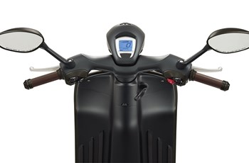Vespa 946 125ie 3V EMPORIO ARMANI 2018 - Bild 19
