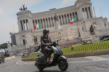 Vespa 946 125ie 3V EMPORIO ARMANI 2018 - Bild 21