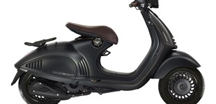 Vespa Elettrica 2022 vs Vespa 946 125ie 3V EMPORIO ARMANI 2018