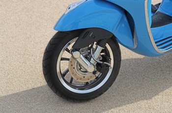 Vespa Primavera 125 50. Anniversario 2018 - Bild 12 Vespa Primavera 125 50. Anniversario 2018 - Bild 12