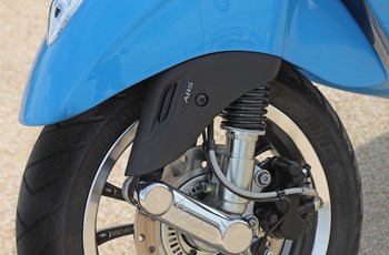 Vespa Primavera 125 50. Anniversario 2018 - Bild 13 Vespa Primavera 125 50. Anniversario 2018 - Bild 13