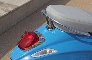 Vespa Primavera 125 50. Anniversario 2018 - Bild 23 Vespa Primavera 125 50. Anniversario 2018 - Bild 23