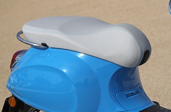 Vespa Primavera 125 50. Anniversario 2018 - Bild 31 Vespa Primavera 125 50. Anniversario 2018 - Bild 31