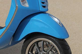 Vespa Primavera 125 50. Anniversario 2018 - Bild 33 Vespa Primavera 125 50. Anniversario 2018 - Bild 33
