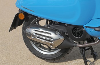 Vespa Primavera 125 50. Anniversario 2018 - Bild 34 Vespa Primavera 125 50. Anniversario 2018 - Bild 34