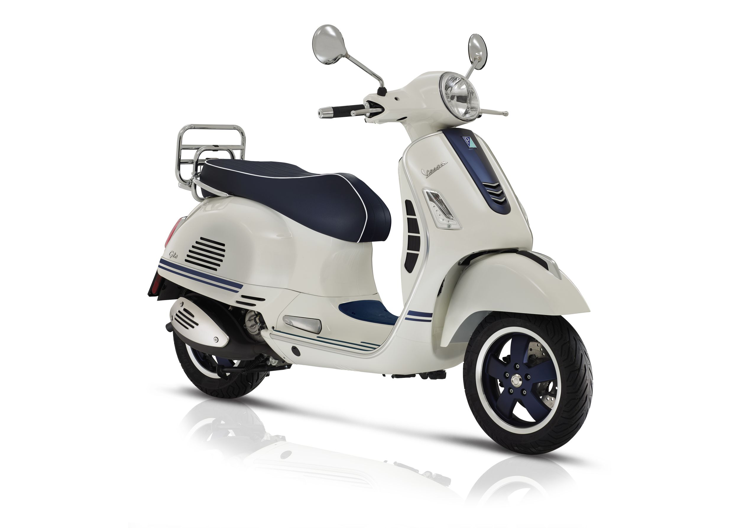 Motorrad Vergleich Vespa GTS 300 2022 vs. Vespa GTS 300 Yacht Club 2018