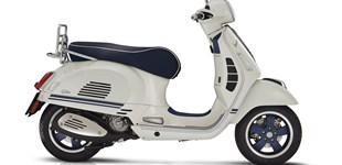 Vespa GTS 300 Yacht Club 2018 vs Vespa GTS 300 hpe Super Tech 2021