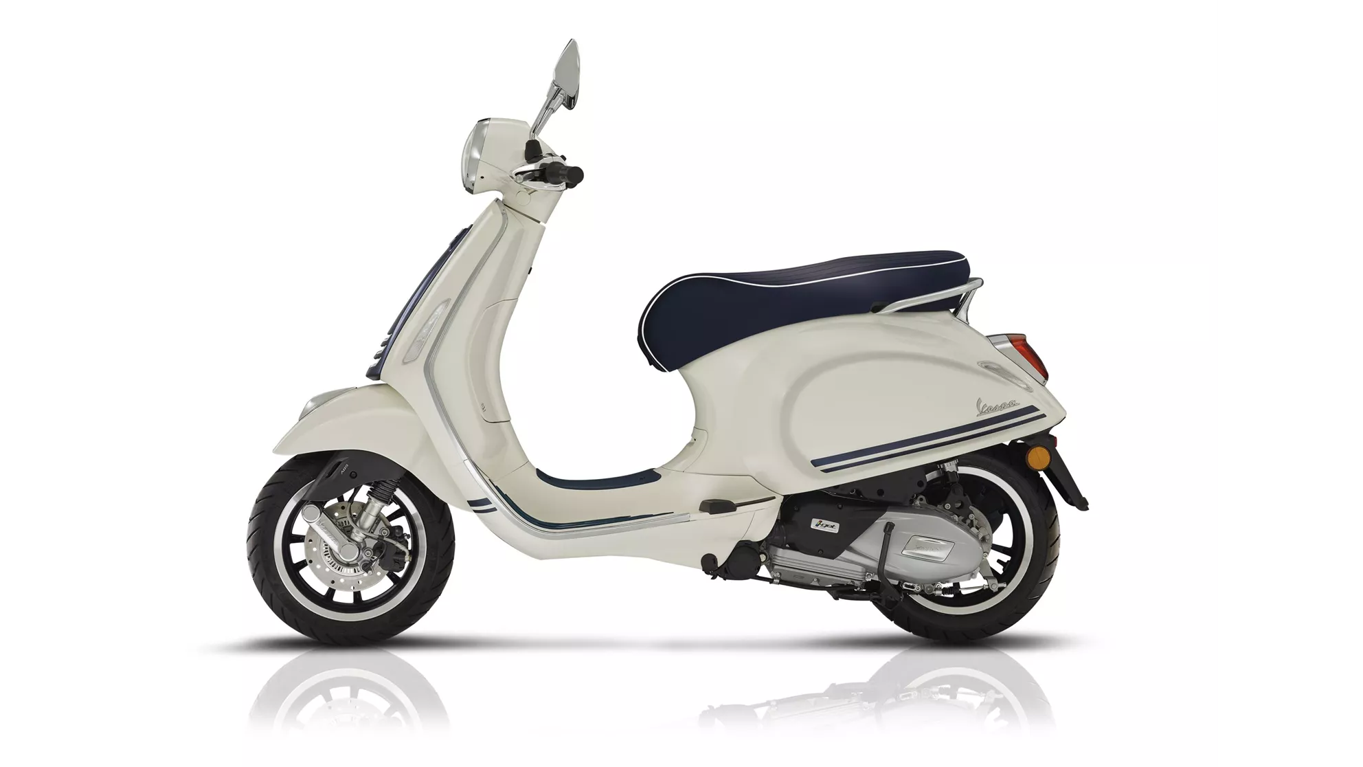 Vespa Primavera 125 Yacht Club - Image 3 Vespa Primavera 125 Yacht Club - Image 3