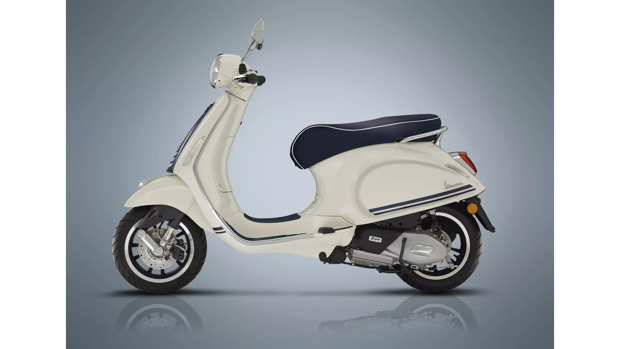 Vespa Primavera 125 Yacht Club - Image 4 Vespa Primavera 125 Yacht Club - Image 4