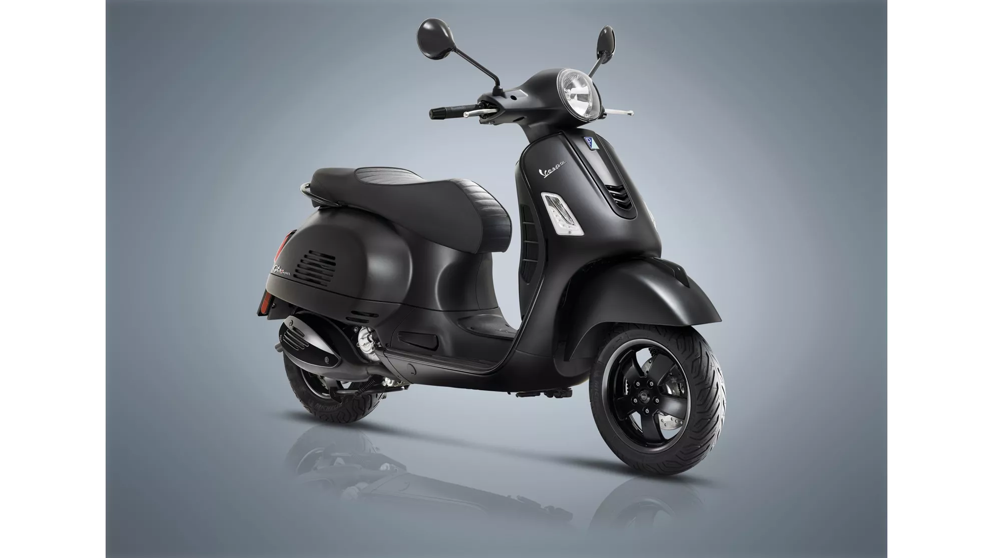 Vespa GTS 125 iGet Super Notte - Image 1 Vespa GTS 125 iGet Super Notte - Image 1