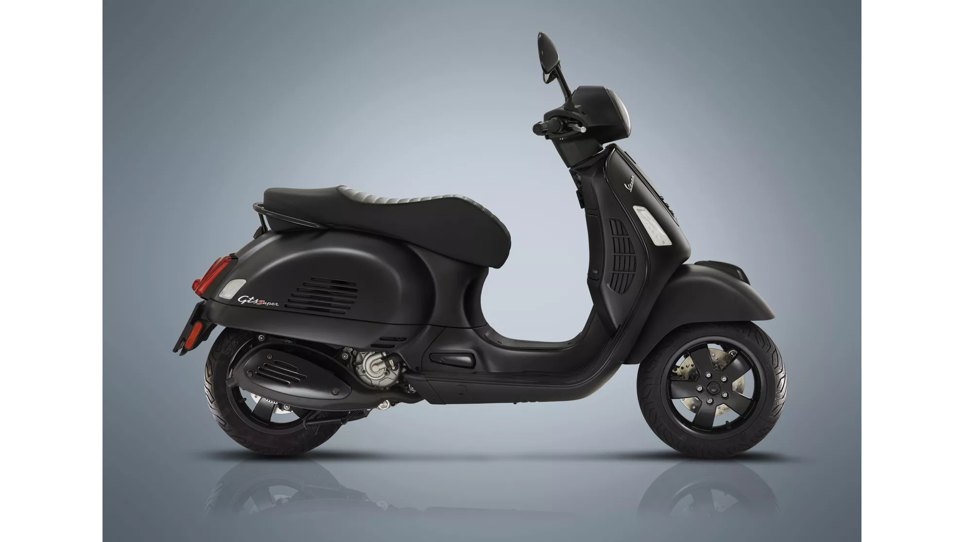 Vespa GTS 125 iGet Super Notte - Image 2 Vespa GTS 125 iGet Super Notte - Image 2