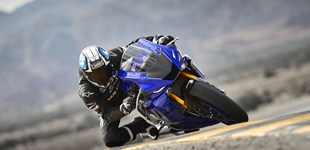 Yamaha YZF-R6 2018 vs Yamaha MT-09 SP 2020