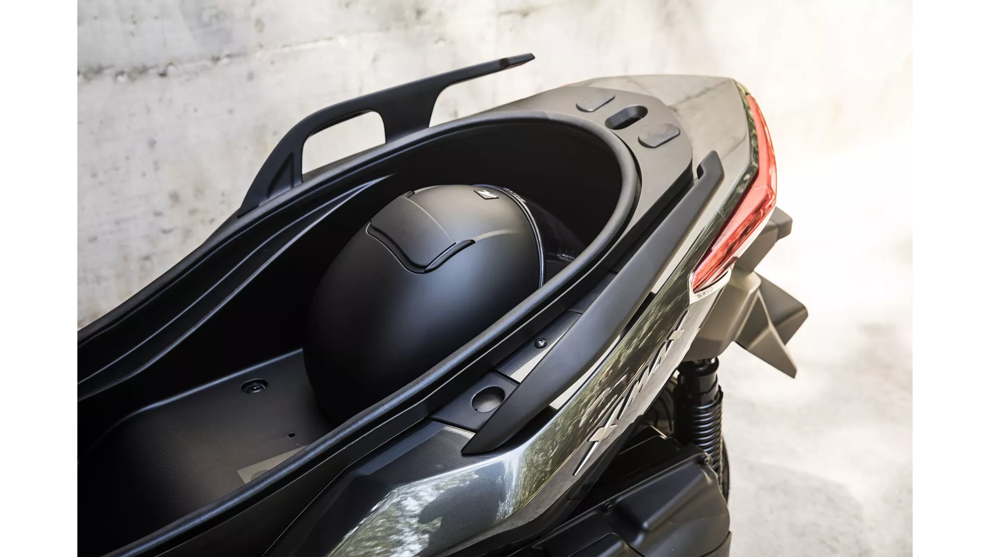 Yamaha XMAX 400 - Image 15 Yamaha XMAX 400 - Image 15