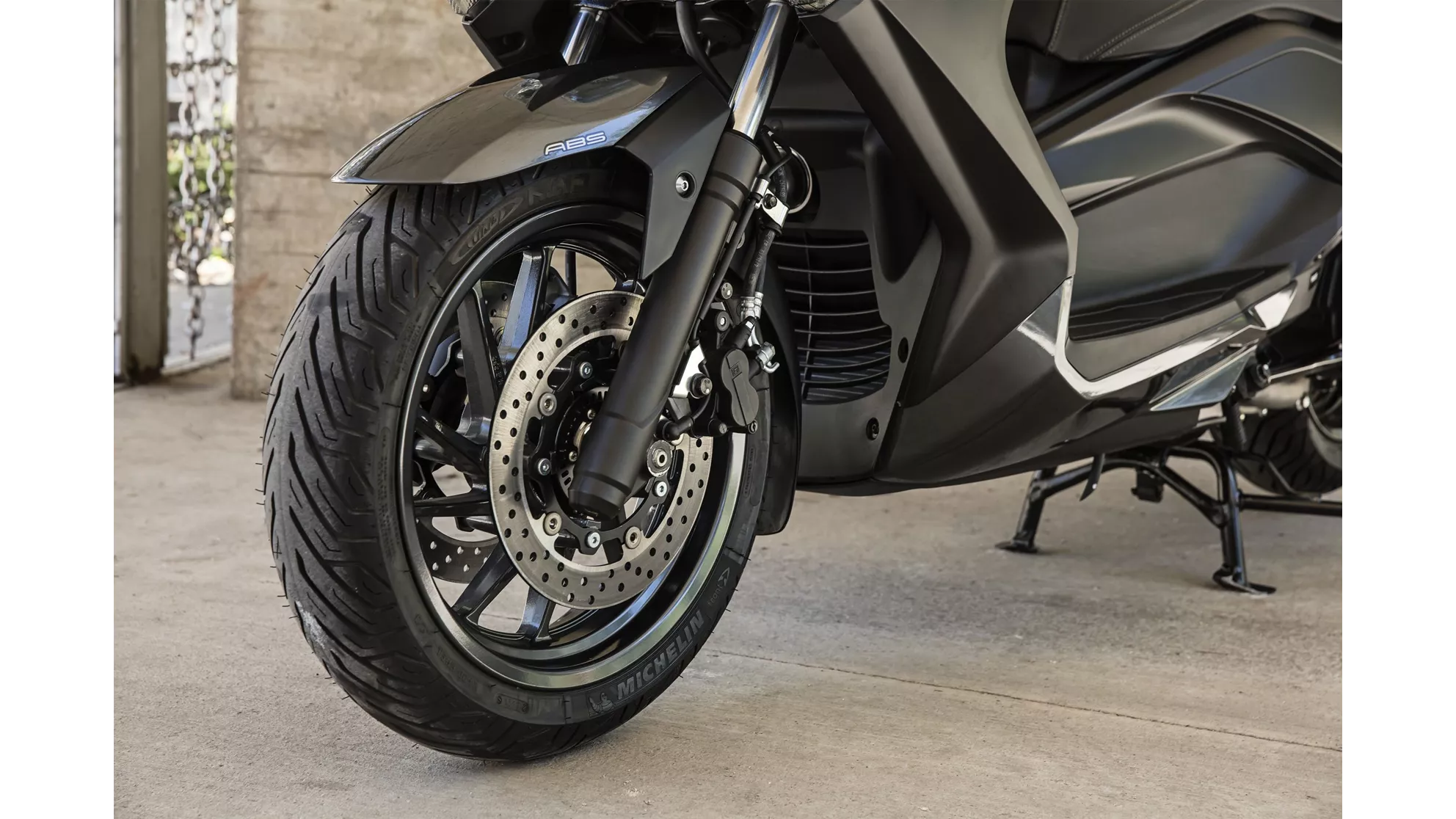 Yamaha XMAX 400 - Image 17 Yamaha XMAX 400 - Image 17