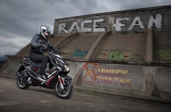 Yamaha Aerox Naked 2018 - Bild 2 Yamaha Aerox Naked 2018 - Bild 2