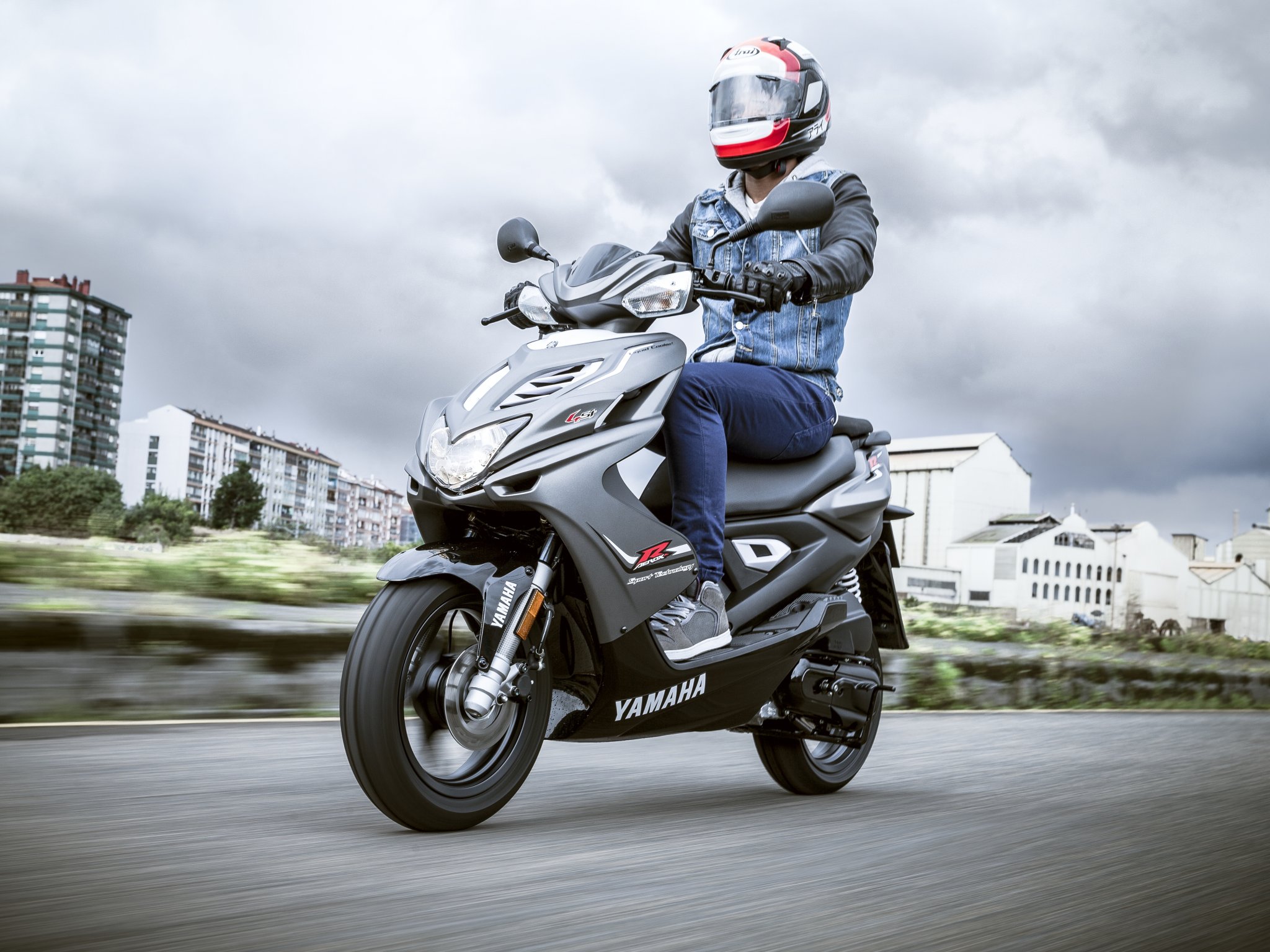 Motorrad Vergleich Yamaha Aerox R 2018 Vs. Yamaha Aerox 4 2018