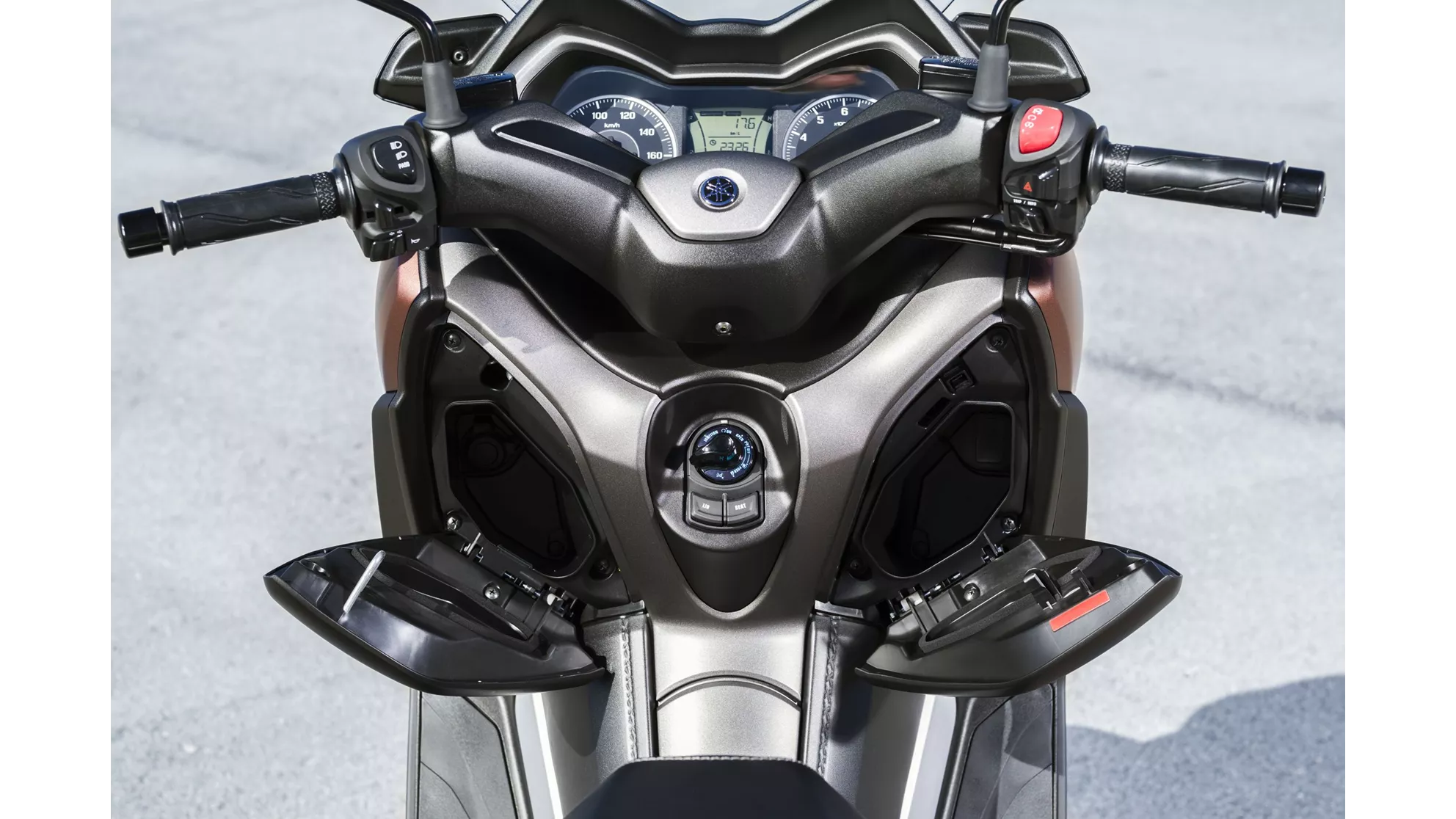 Yamaha XMAX 300 - Image 14 Yamaha XMAX 300 - Image 14