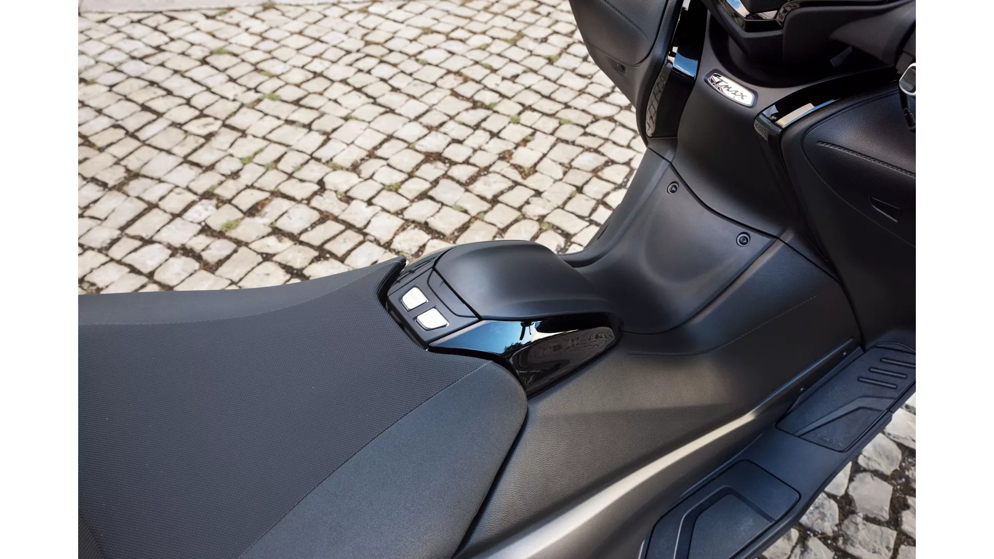 Yamaha TMAX - Image 18 Yamaha TMAX - Image 18