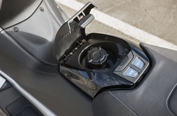 Yamaha TMAX DX 2018 - Bild 18