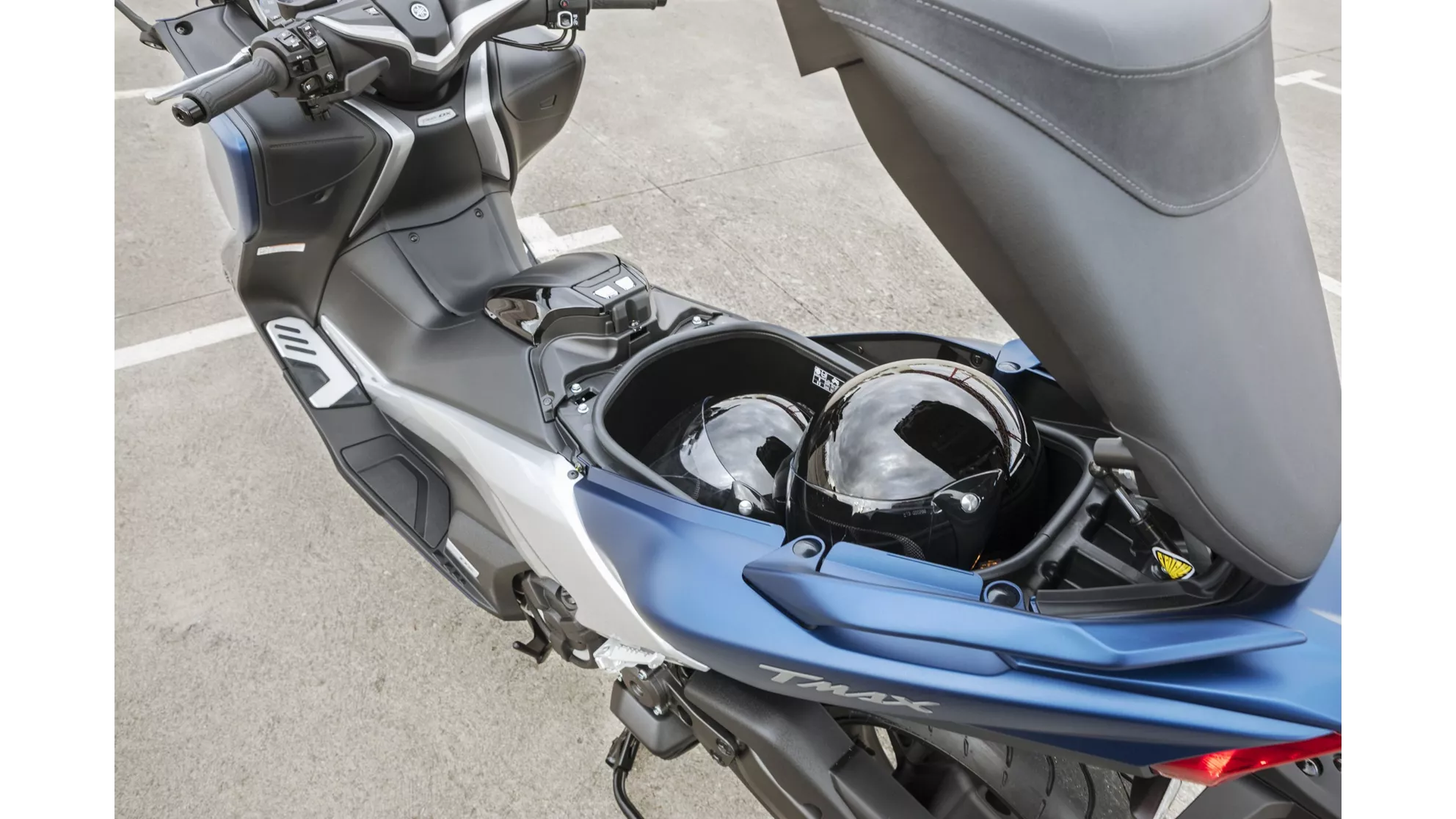 Yamaha TMAX DX - Image 24 Yamaha TMAX DX - Image 24