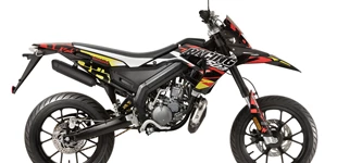 Rieju MRT SM Racing 50 2015 vs Derbi Senda DRD Racing 50 SM 2018 Rieju MRT SM Racing 50 2015 vs Derbi Senda DRD Racing 50 SM 2018
