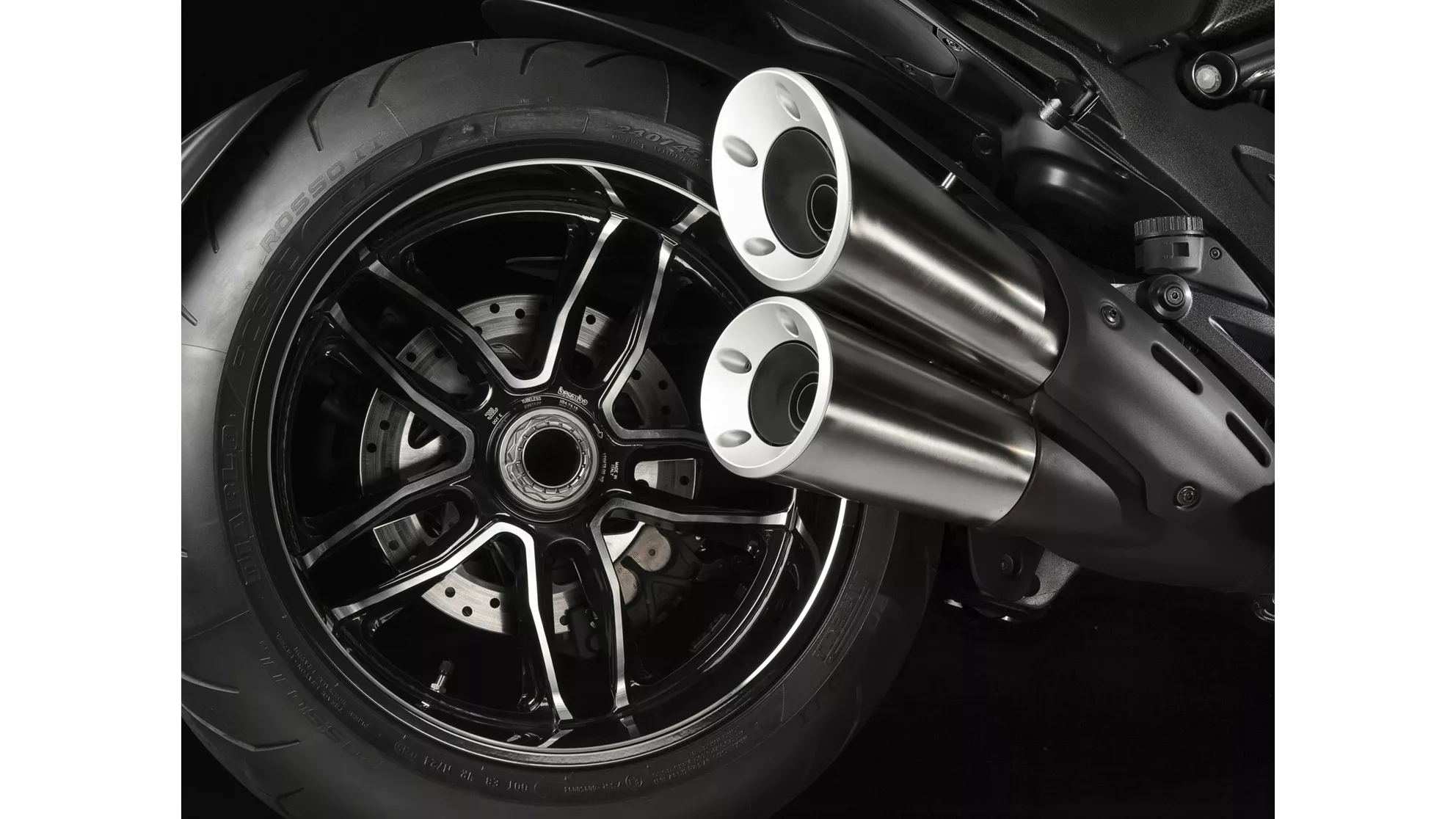 Ducati Diavel Carbon - Kép 8