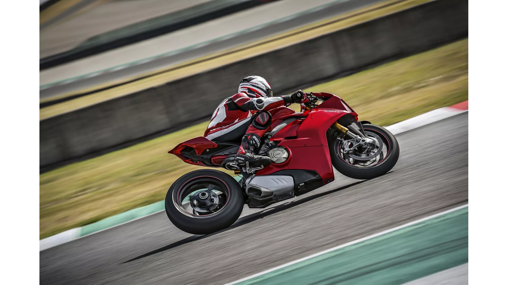 Ducati Panigale V4 S - Image 16 Ducati Panigale V4 S - Image 16