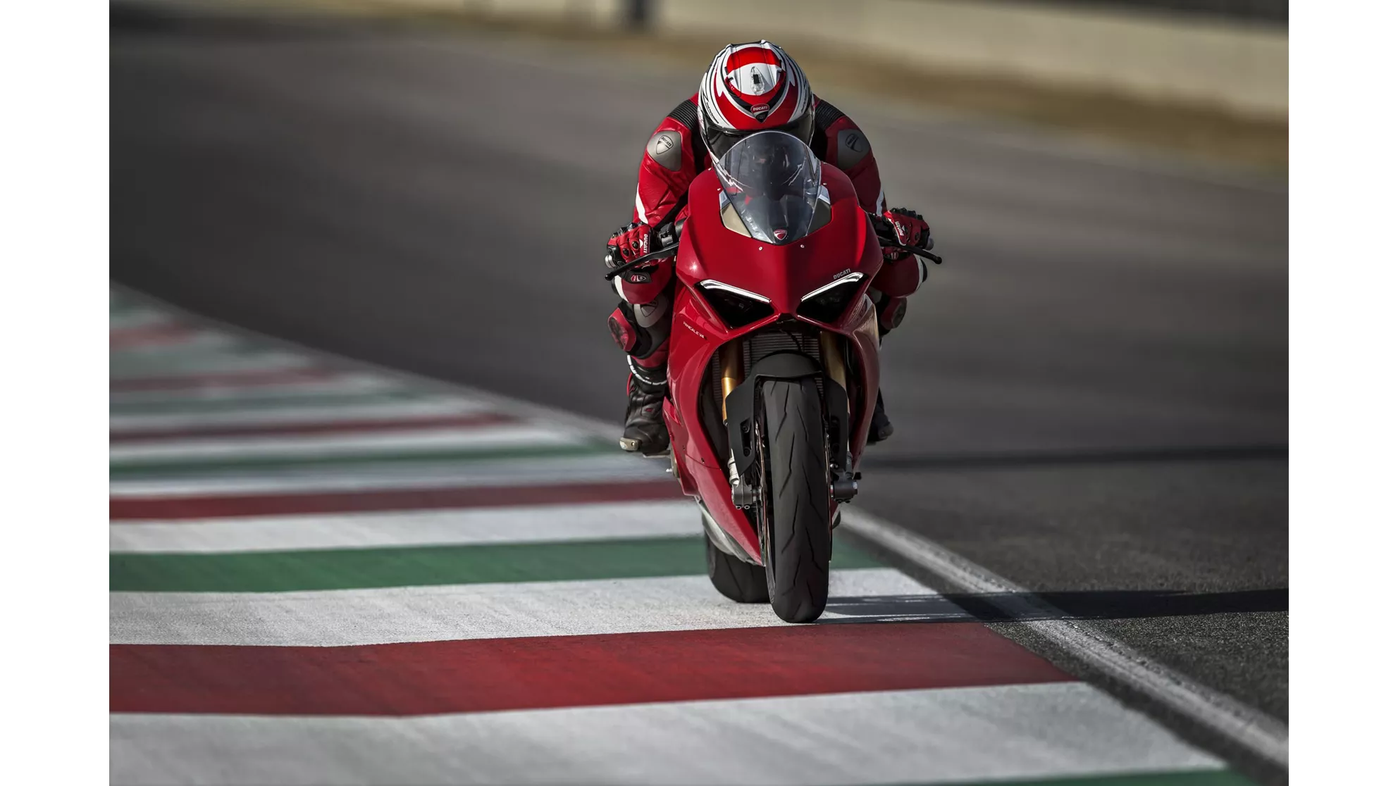 Ducati Panigale V4 S - Image 24 Ducati Panigale V4 S - Image 24