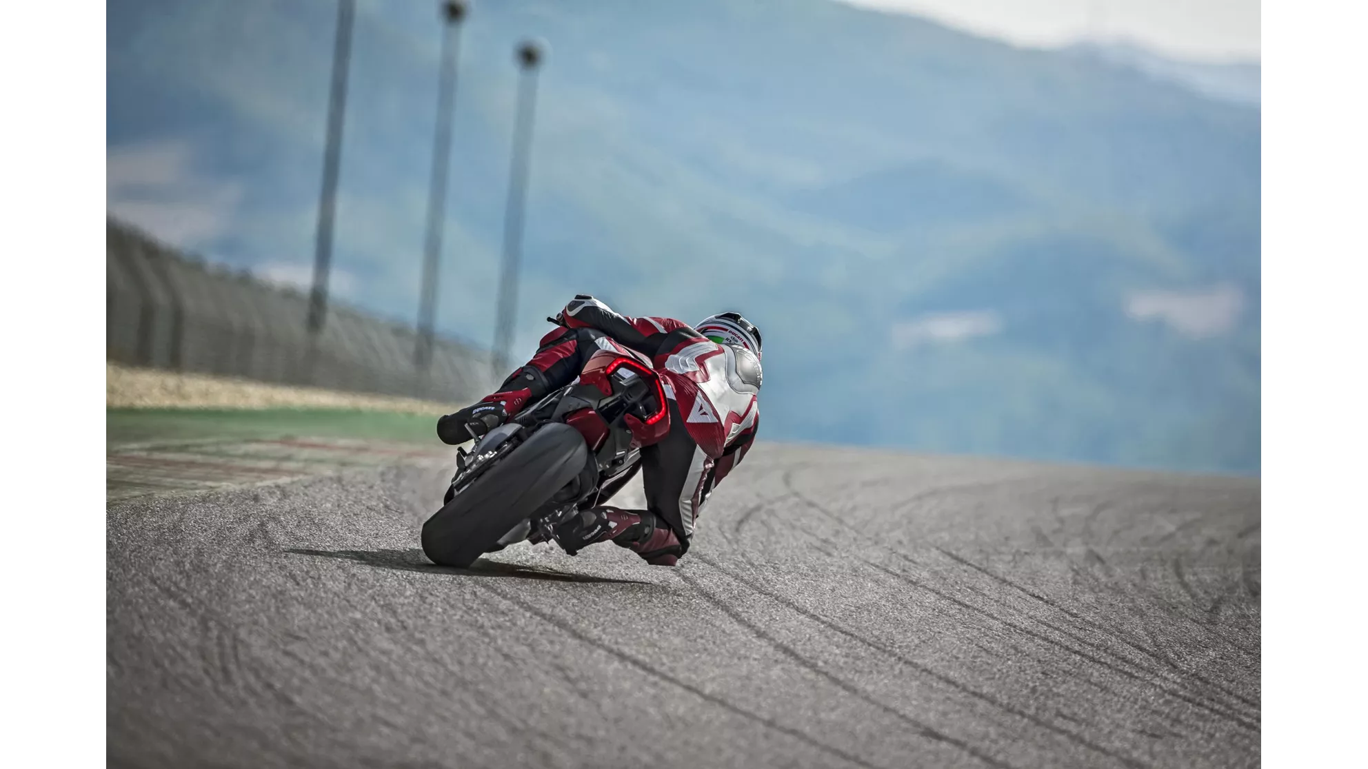 Ducati Panigale V4 Speciale - Image 3 Ducati Panigale V4 Speciale - Image 3