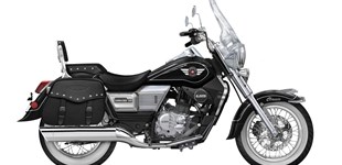 United Motors UM Renegade Commando Classic 125 2018 vs Suzuki Burgman 125 2009