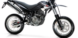 Yamaha XSR125 2022 vs Beta M4 - 4T 2018