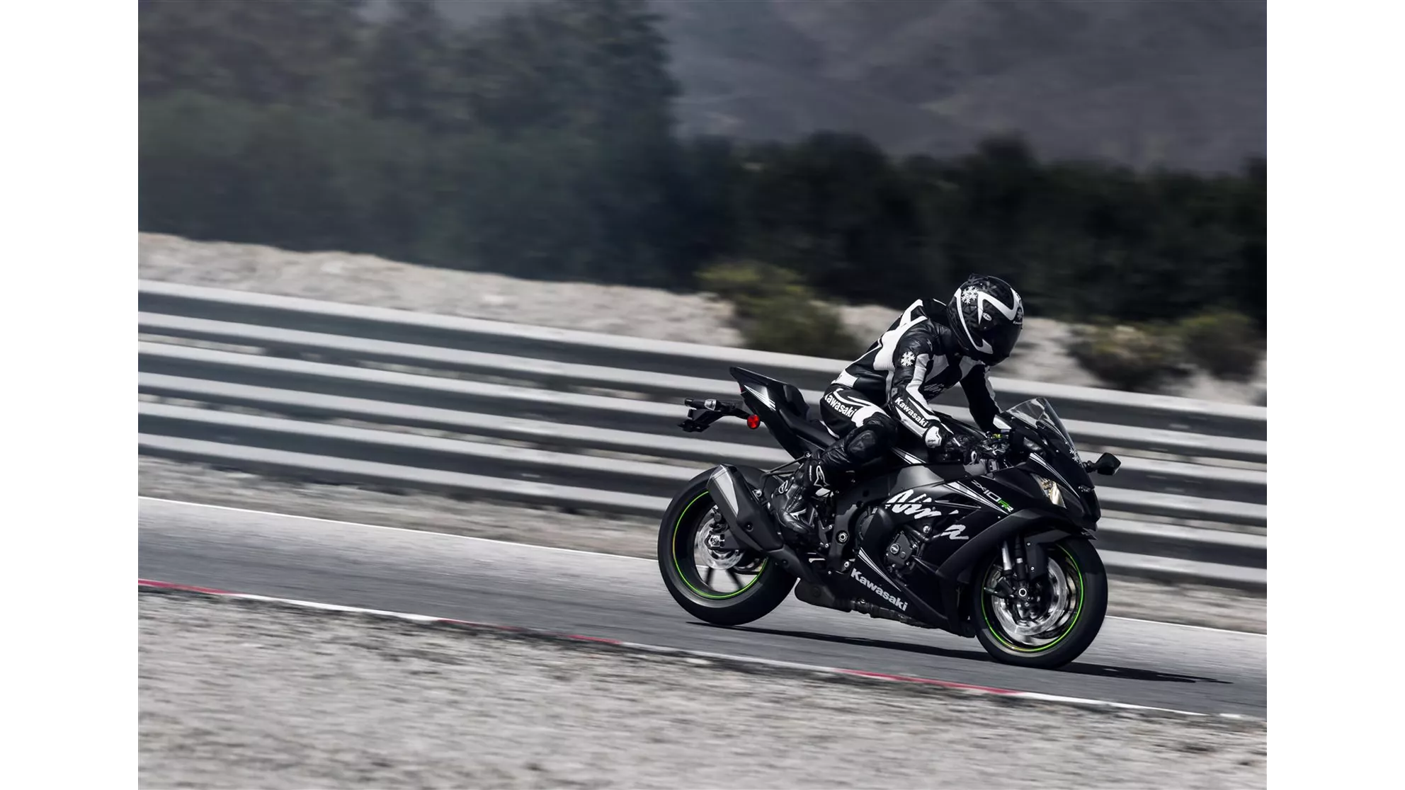 Kawasaki Ninja ZX-10RR - Image 3 Kawasaki Ninja ZX-10RR - Image 3