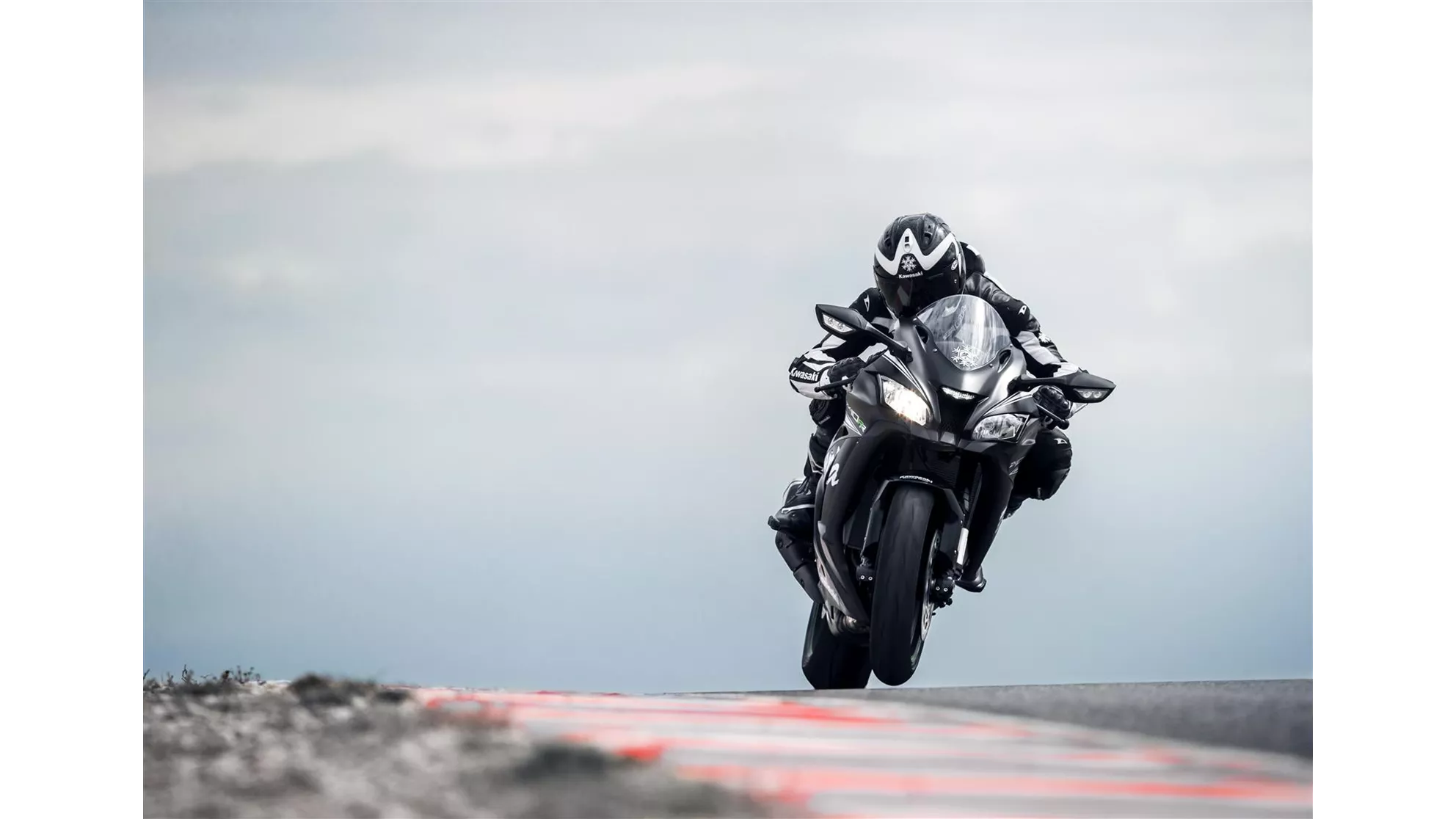 Kawasaki Ninja ZX-10RR - Image 4 Kawasaki Ninja ZX-10RR - Image 4