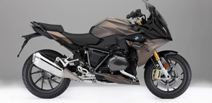 Moto Guzzi V85 TT Evoactive Graphics 2023 vs BMW R 1200 RS 2018 Moto Guzzi V85 TT Evoactive Graphics 2023 vs BMW R 1200 RS 2018
