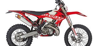GASGAS EnduroGP 300 2018 vs KTM 300 EXC TPI 2018