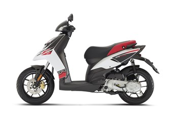 Aprilia SR 50 Motard 2018 - Bild 2