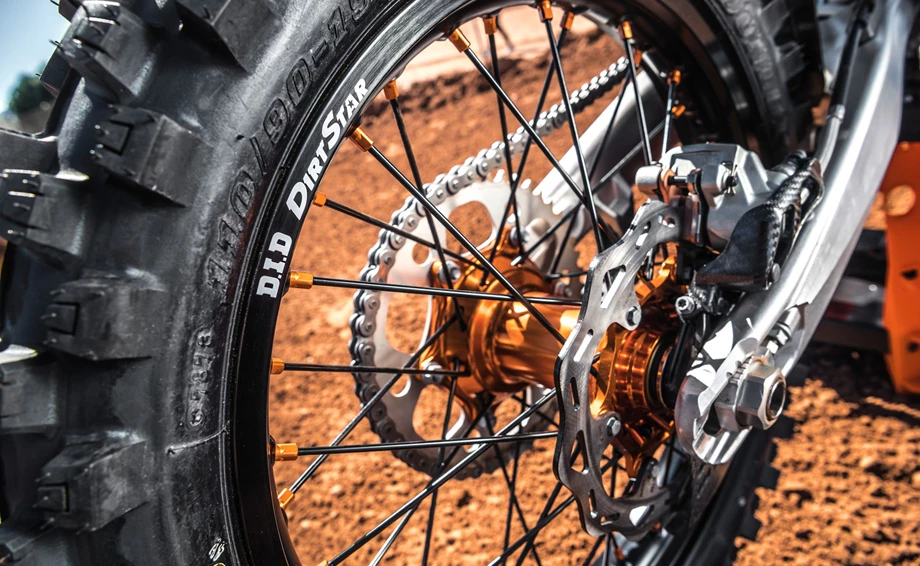 KTM 450 SX-F Bild 11: KTM 450 SX-F