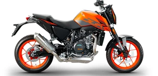 Triumph Street Triple 765 R A2 2025 vs KTM 690 Duke 2019 Triumph Street Triple 765 R A2 2025 vs KTM 690 Duke 2019
