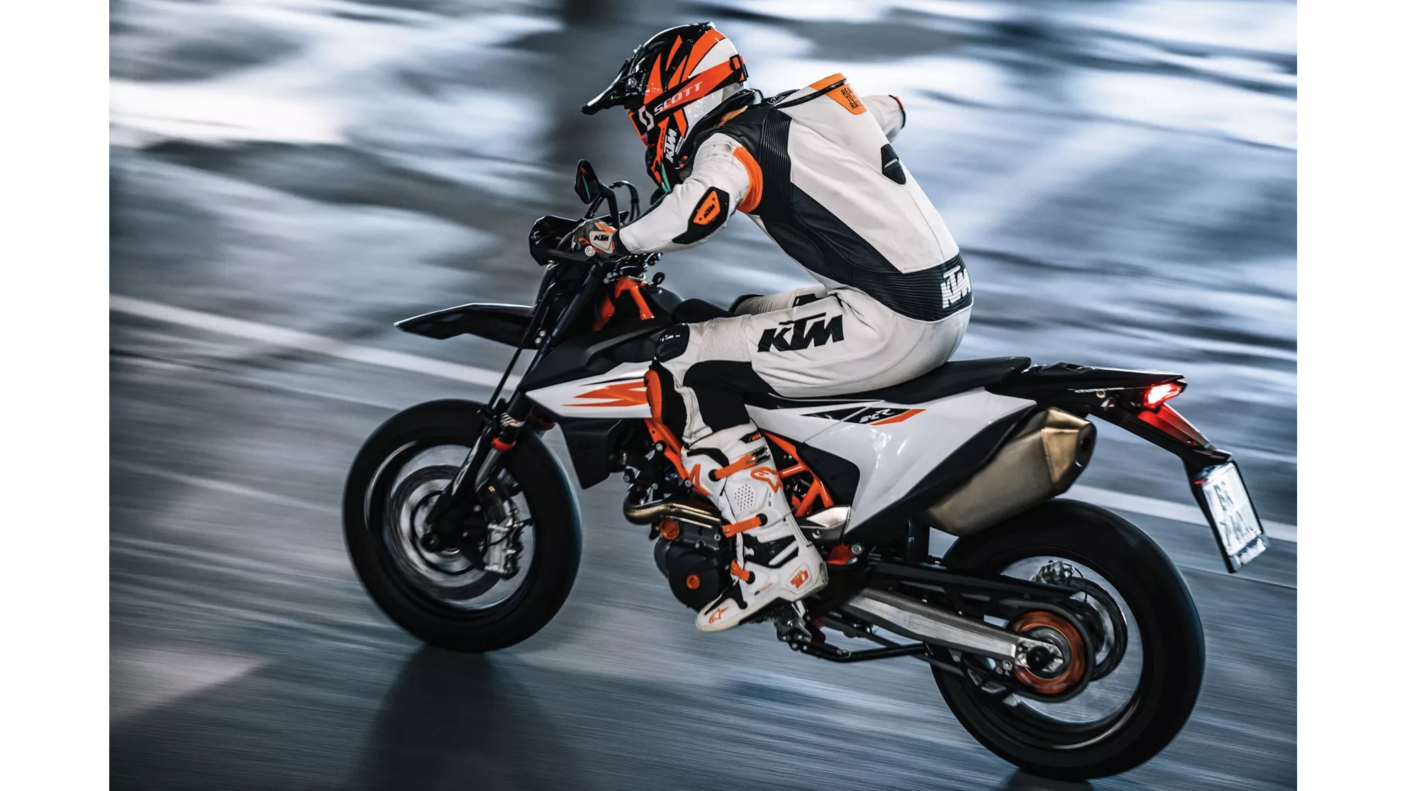 KTM 690 SMC R - Image 3 KTM 690 SMC R - Image 3