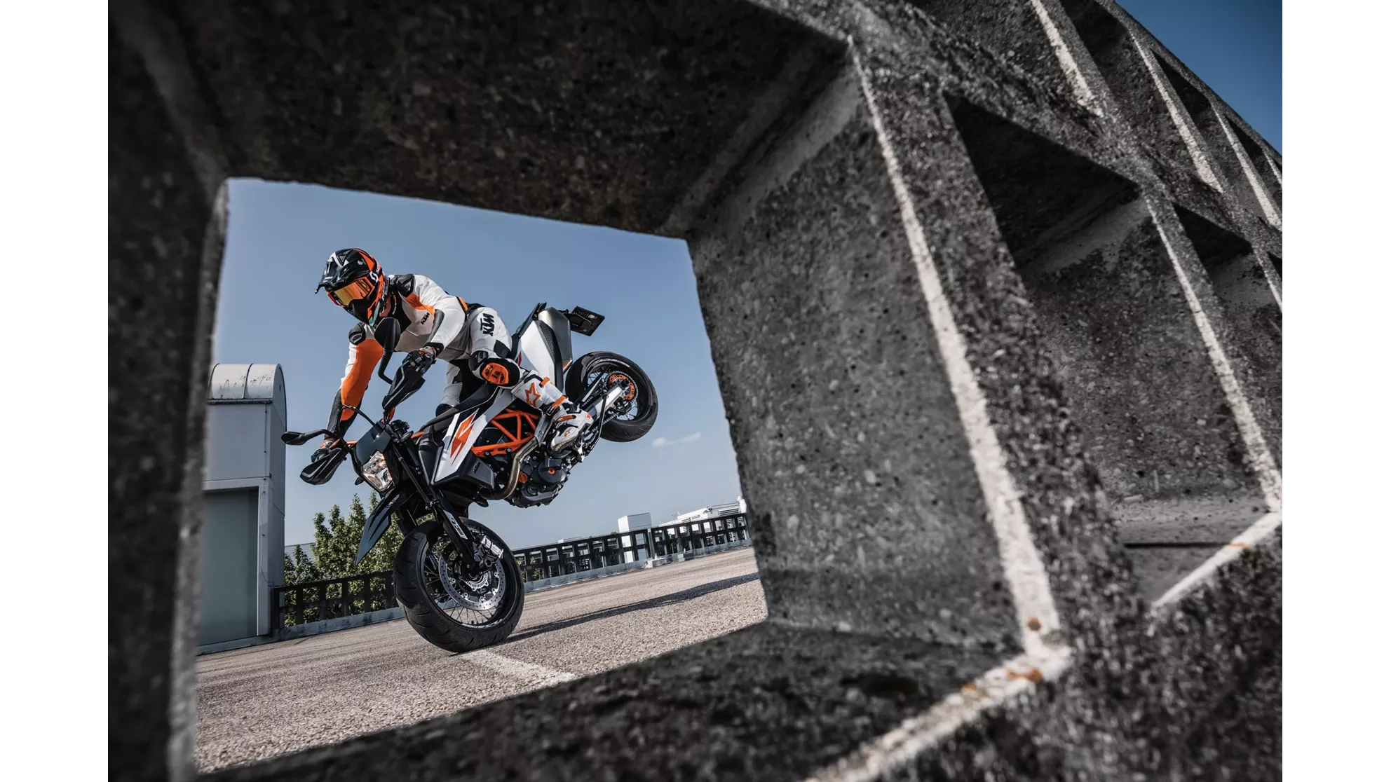 KTM 690 SMC R - Image 5 KTM 690 SMC R - Image 5