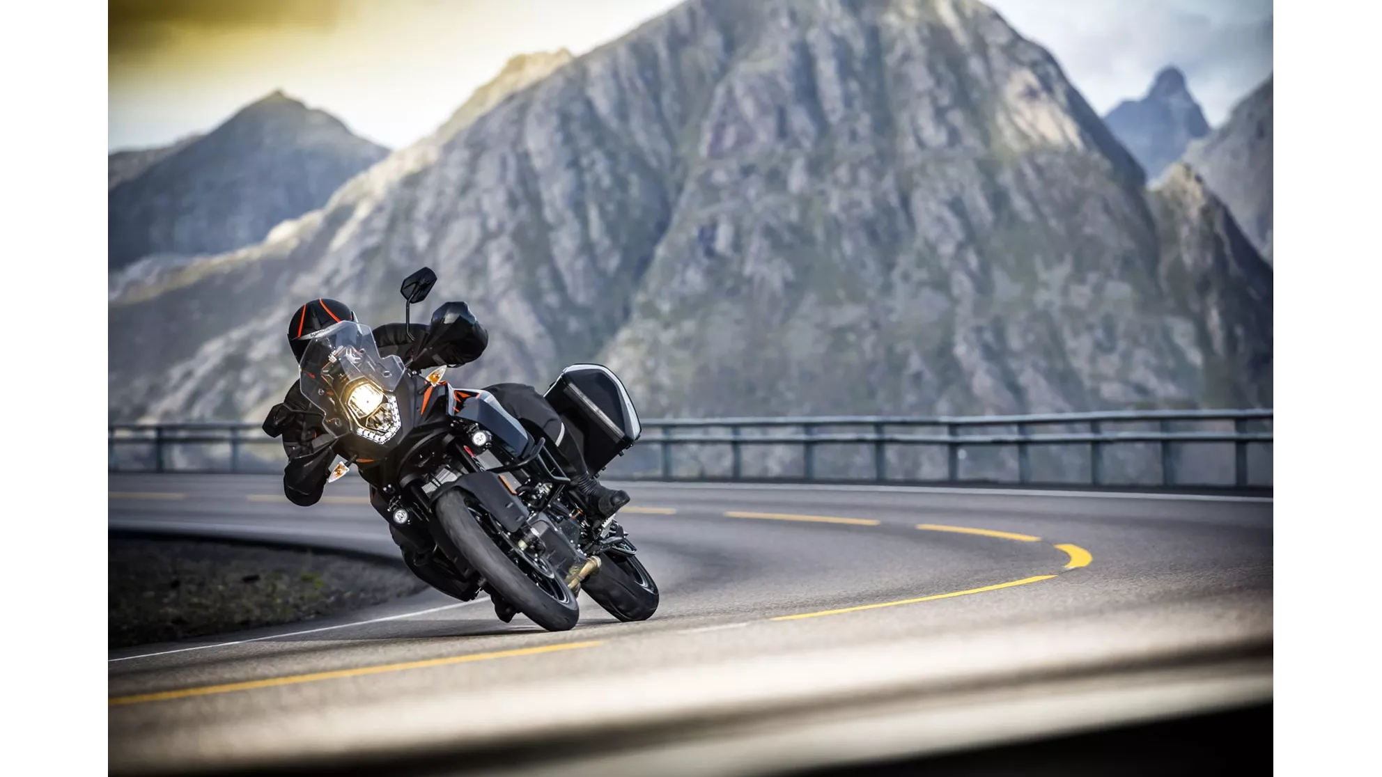 KTM 1090 Adventure - Image 1 KTM 1090 Adventure - Image 1