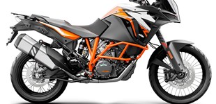KTM 1290 Super Adventure R 2019 vs KTM 1290 Super Duke R 2020