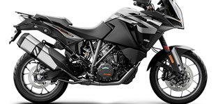 KTM 1290 Super Adventure S 2019 vs Yamaha Tracer 900 2019 KTM 1290 Super Adventure S 2019 vs Yamaha Tracer 900 2019