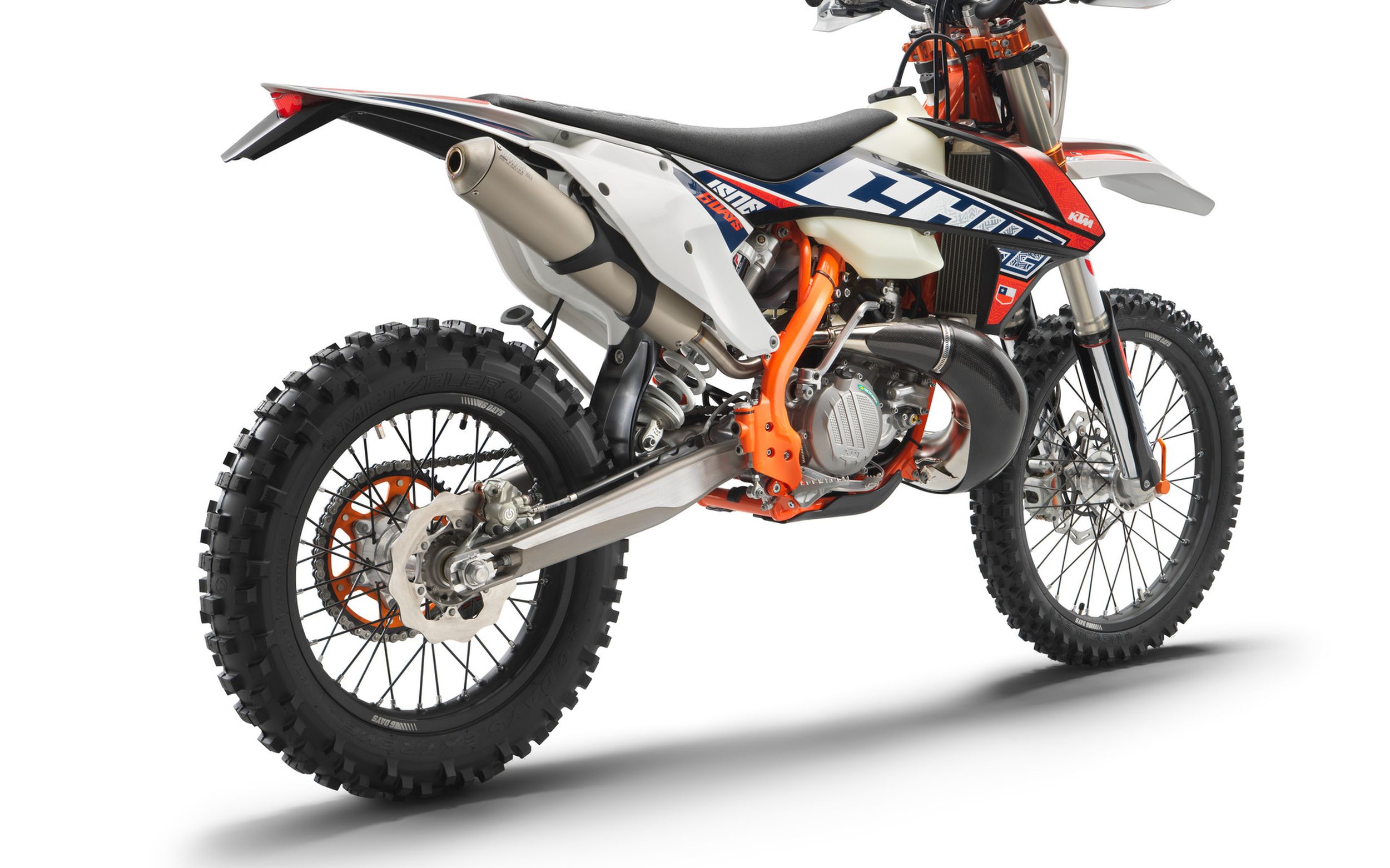 Motorrad Vergleich KTM 300 EXC TBI Sixdays 2024 vs. KTM 250 EXC TPI ...