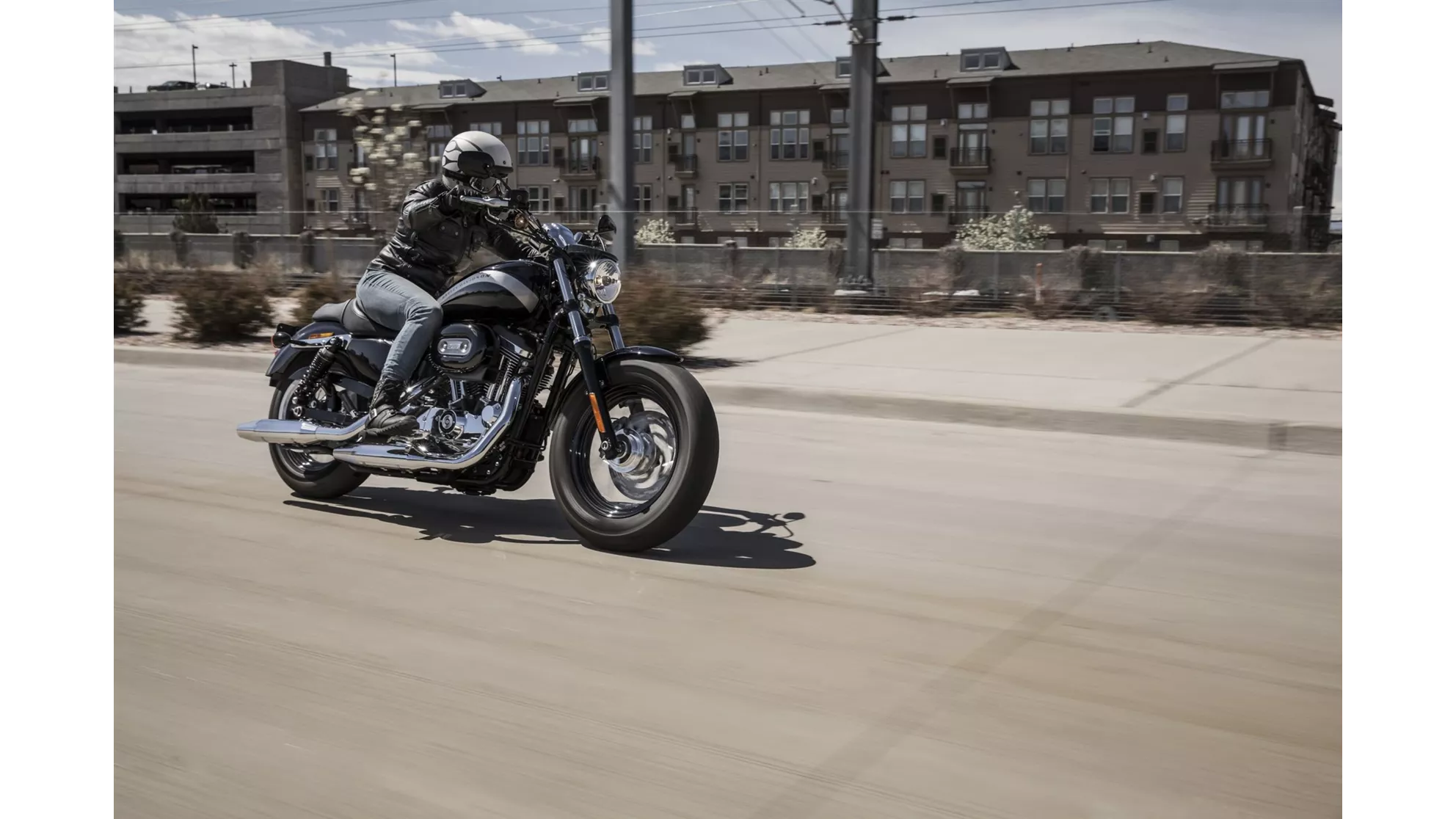 Harley-Davidson Sportster XL 1200C Custom - Image 1 Harley-Davidson Sportster XL 1200C Custom - Image 1