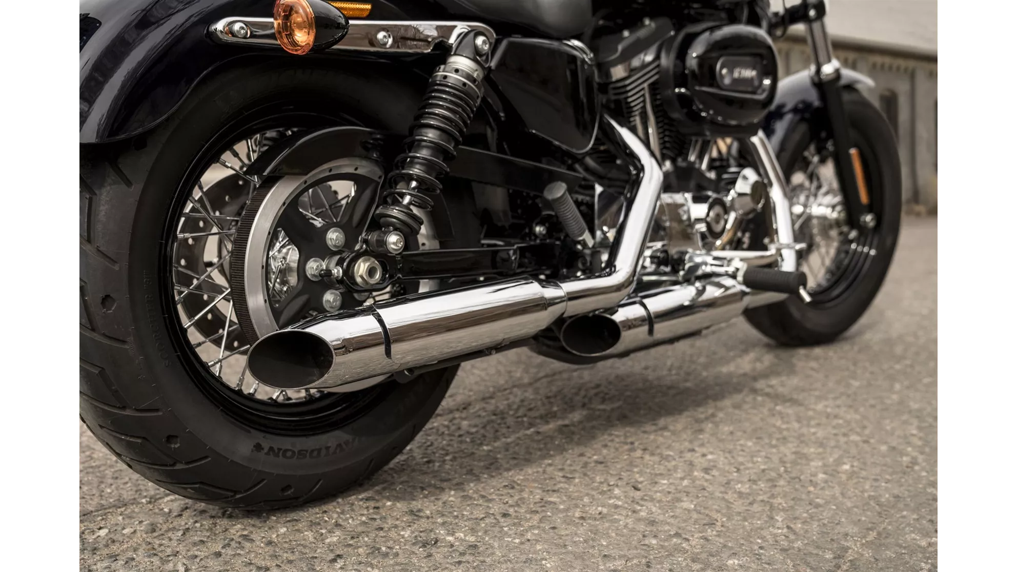 Harley-Davidson Sportster XL 1200C Custom - Image 5 Harley-Davidson Sportster XL 1200C Custom - Image 5