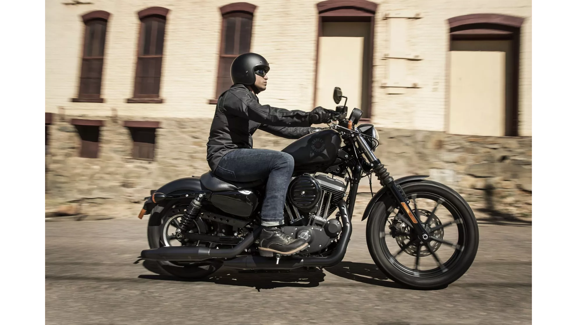 Harley-Davidson Sportster XL 883 N Iron - Image 4 Harley-Davidson Sportster XL 883 N Iron - Image 4