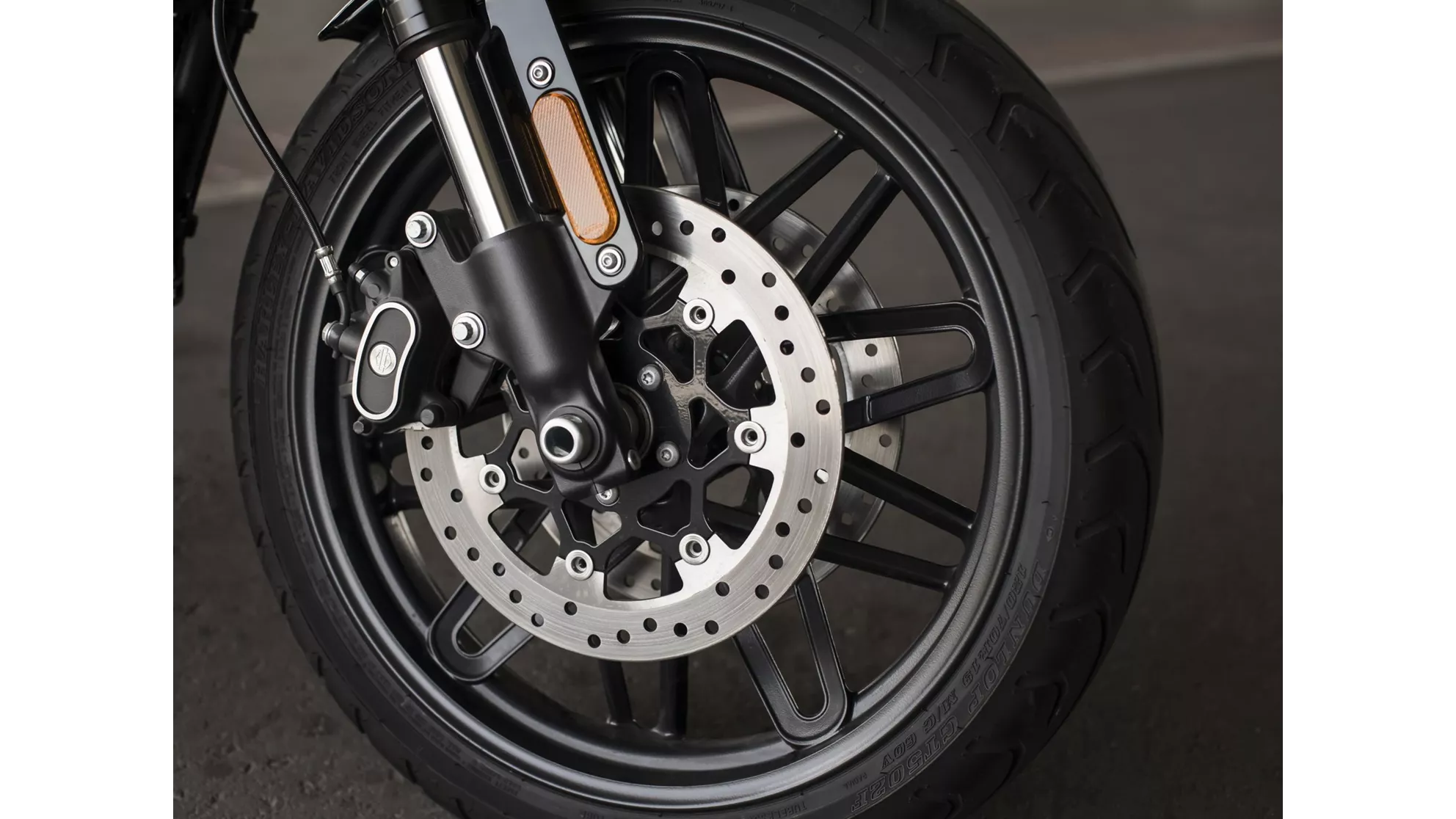 Harley-Davidson Sportster XL 1200CX Roadster - Image 4 Harley-Davidson Sportster XL 1200CX Roadster - Image 4