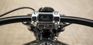 BMW R 18 2020 vs Harley-Davidson Softail Breakout 114 FXBRS 2019